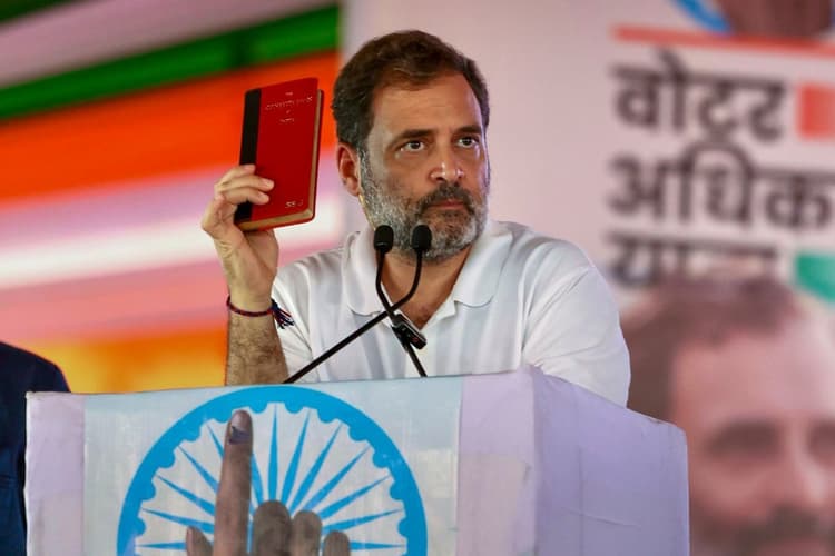 Voter Adhikar Yatra: ढहाएंगे 50 फीसदी आरक्षण की दीवार, बोले राहुल गांधी- पूंजीपतियों के लिए काम कर रहे हैं मोदी