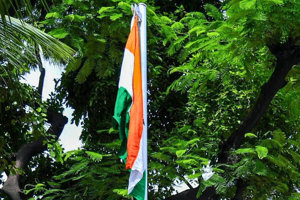 Begusarai News: 15 अगस्त की खुशी मातम में बदली! झंडा निकालने के दौरान लगा करंट, छात्र की मौत