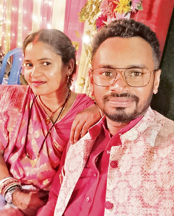 Chaibasa News : नर्स की संदेहास्पद स्थिति में मौत, पति व दोस्त पर हत्या का आरोप