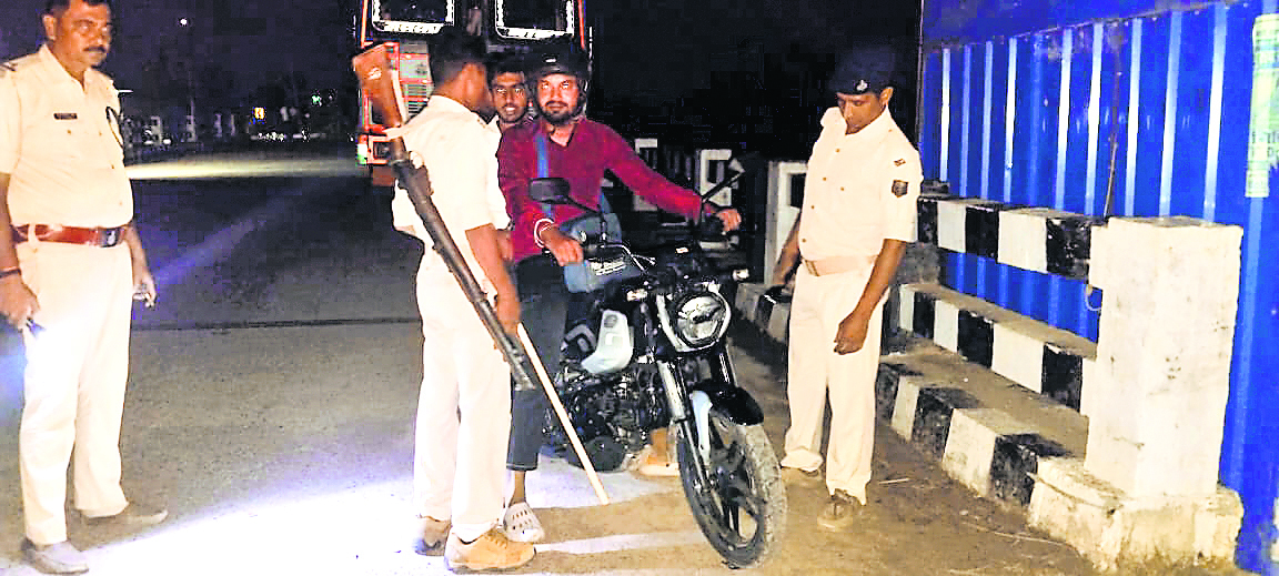 Gopalganj News : उत्पाद विभाग के जवान से बाइक सवार अपराधियों ने इंसास राइफल छीनी