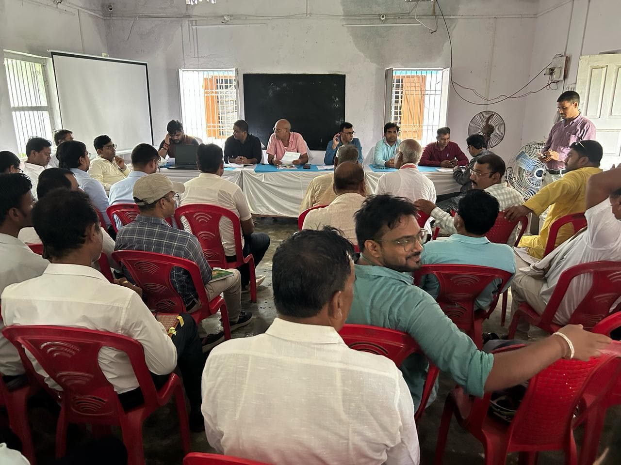 Saran News : 20 सूत्री की बैठक में राशन व नल जल की स्थायी समाधान की उठी मांग
