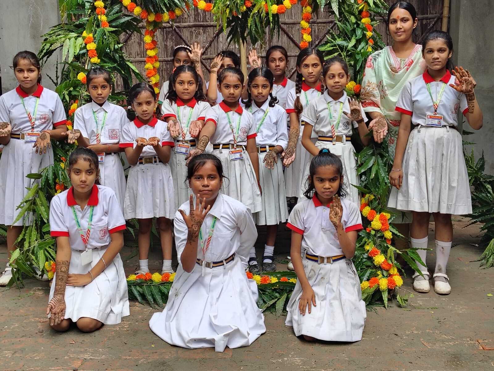 नेशनल पब्लिक स्कूल मनिहारी में सावन उत्सव का आयोजन