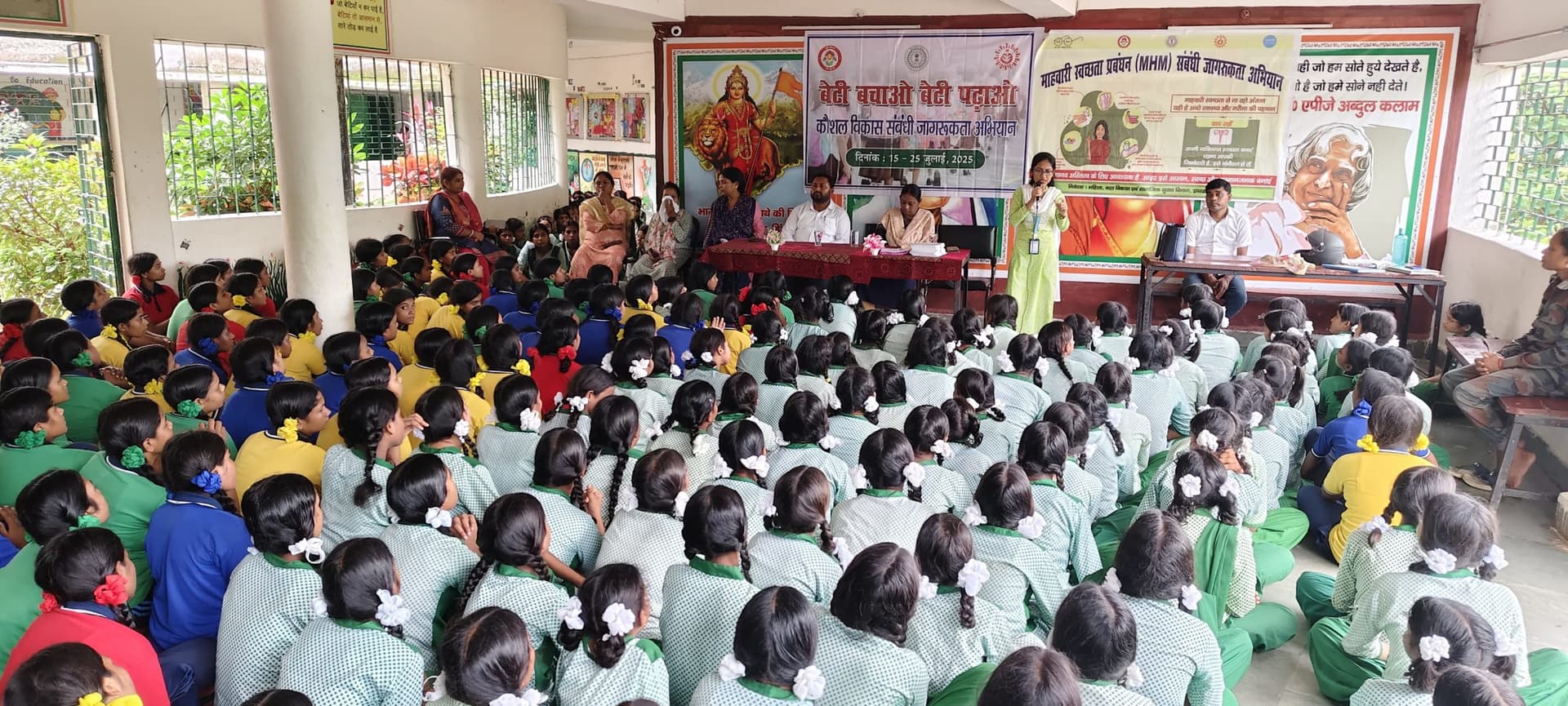 बालिकाओं को ब्यूटीशियन व अन्य कोर्स के लिए किया जागरूक