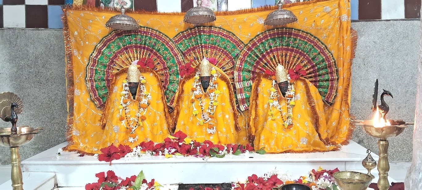 भगवान भास्कर की पूजा-अर्चना कर की सुख-समृद्धि की कामना
