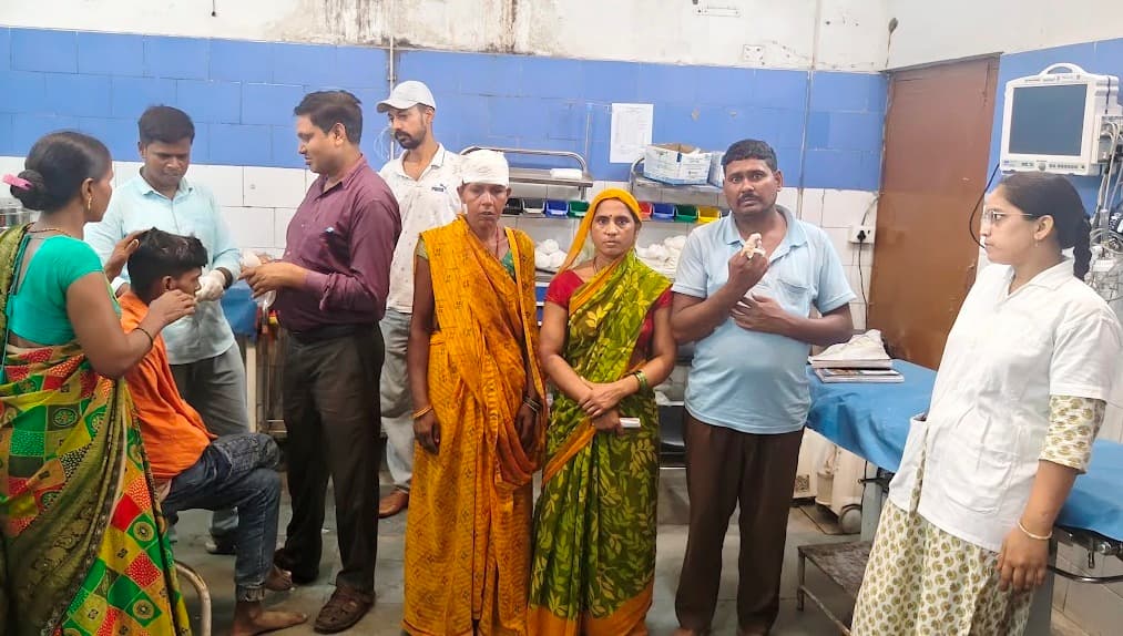 ओबरा के श्री गोरया गांव में दो पक्षों के बीच हिंसक झड़प
