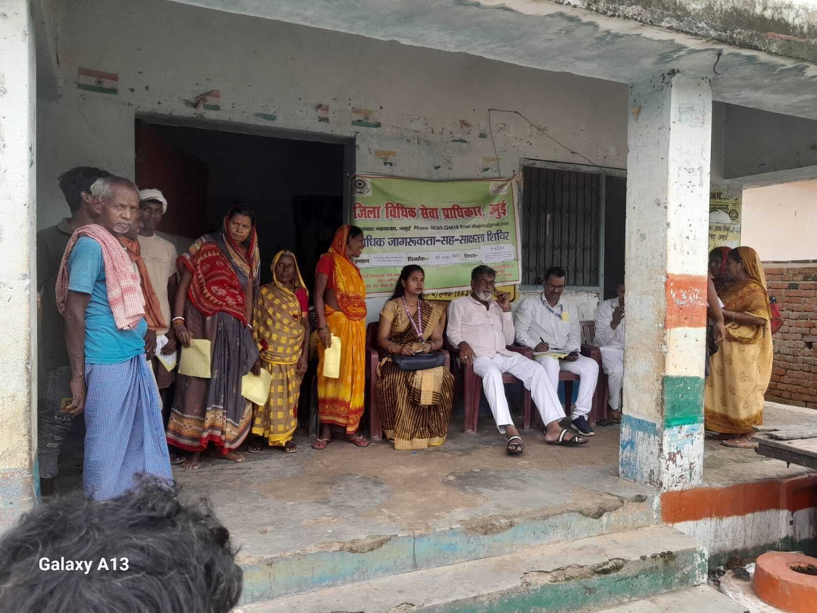 विधिक जागरूकता शिविर में अपने अधिकारों से अवगत हुईं महिलाएं