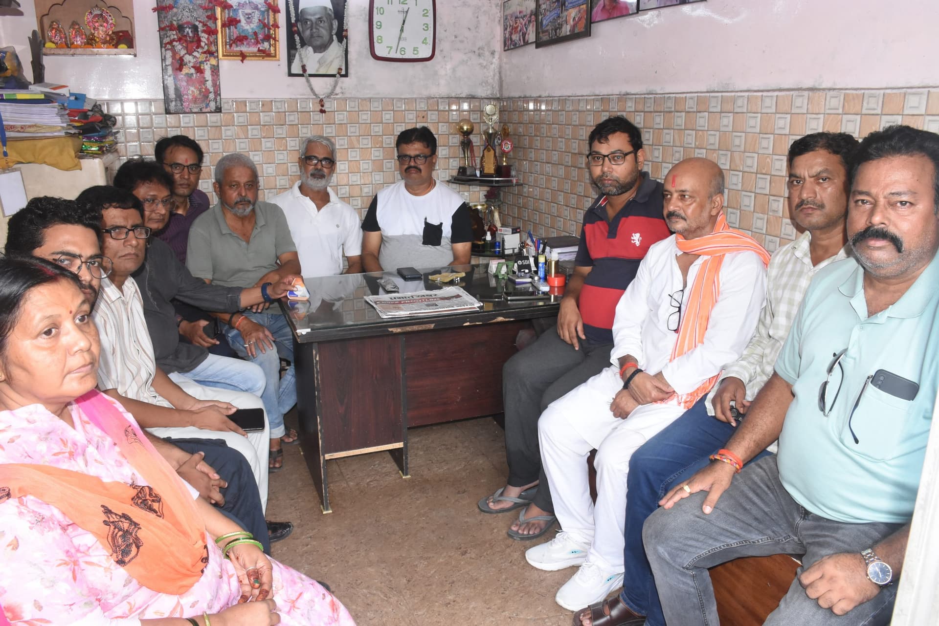 Dhanbad News : बाबूडीह में महीनों से नहीं लगा झाड़ू, आवारा जानवरों ने बढ़ा दी मुहल्ला के लोगों की मुश्किलें