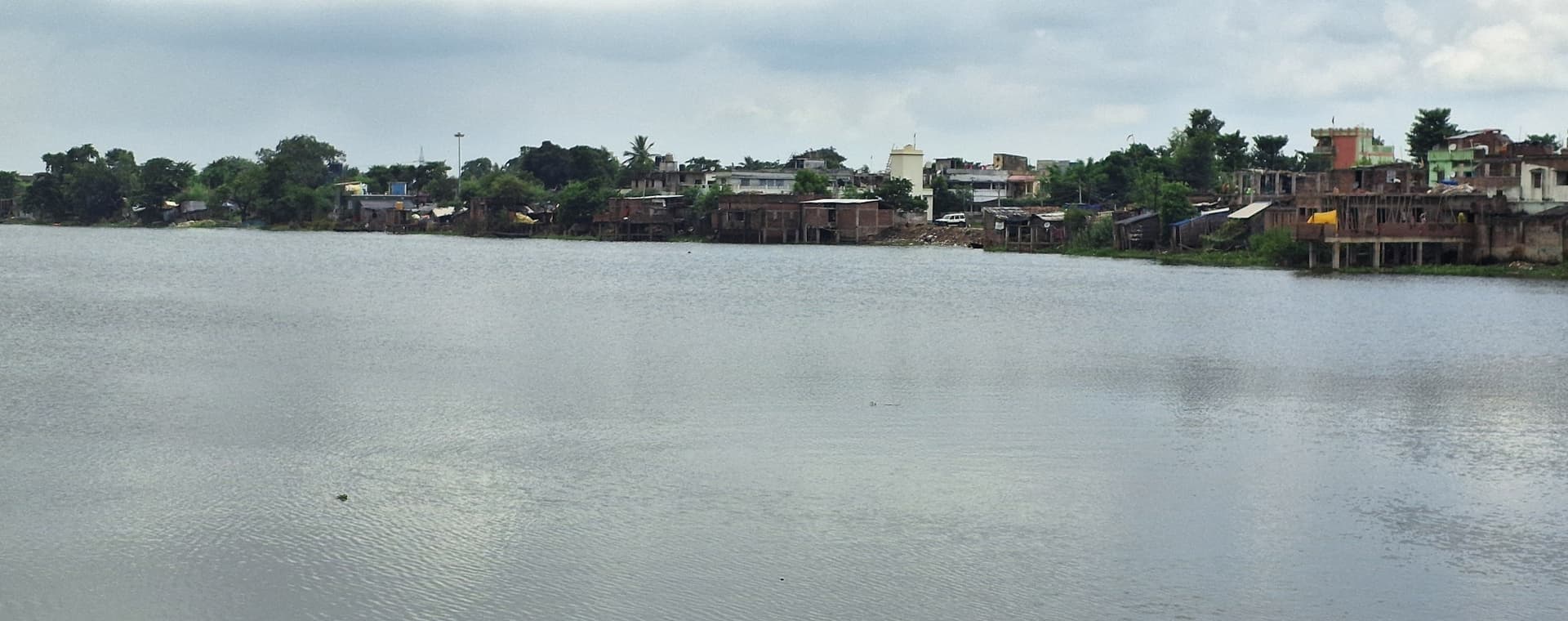 नदियों के जलस्तर वृद्धि से बढ़ता जा रहा है क्षेत्र में बाढ़ का खतरा