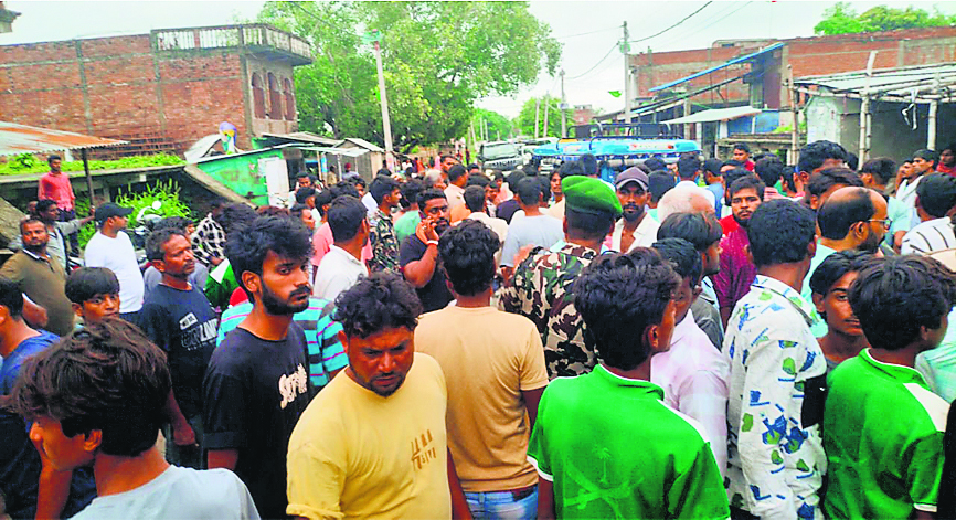 Gopalganj News : सिसई में डॉक्टर के गलत इंजेक्शन के कारण तीन साल के बच्चे की मौत, फूटा जनाक्रोश
