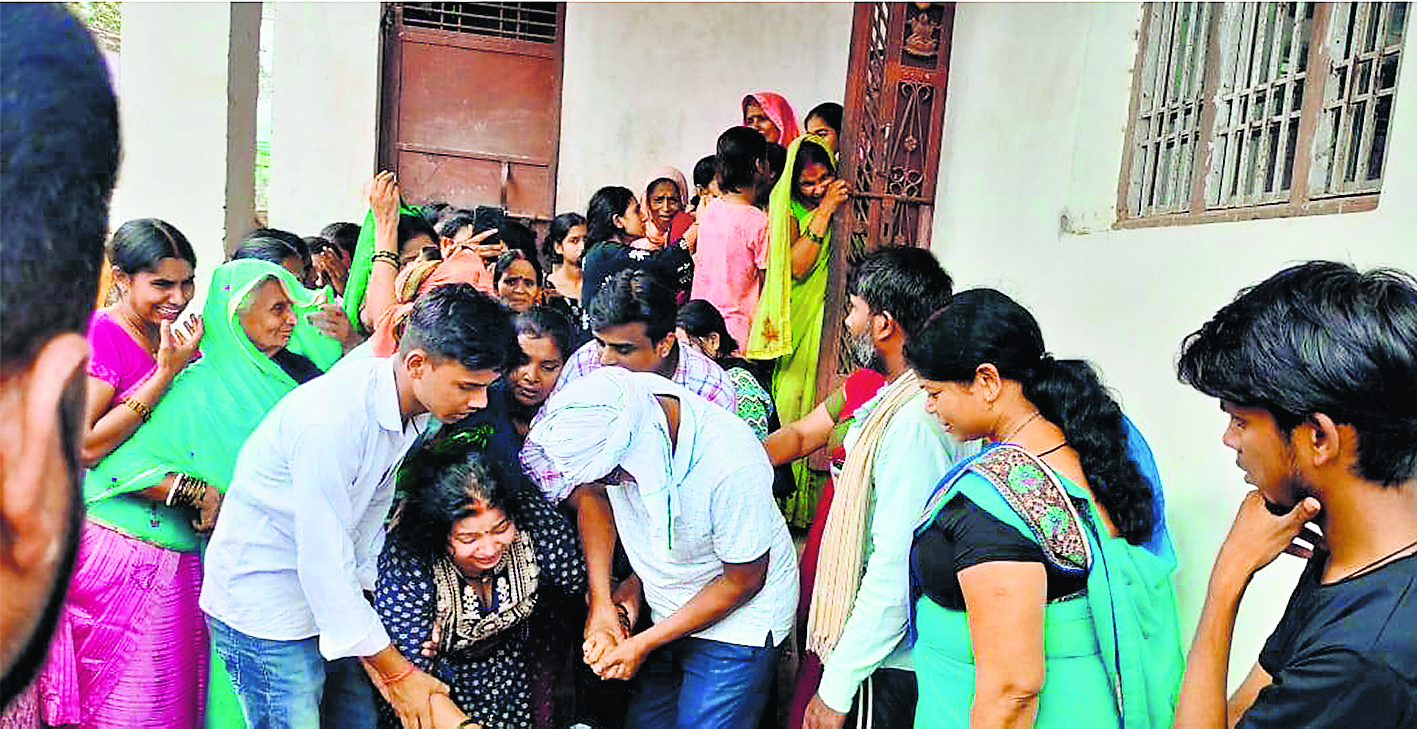 Gopalganj News : थावे में खेत की मेड़ तोड़ने से मना करने पर हुआ था हिंसक संघर्ष, घायल पुजारी की मौत से लोगों में रोष