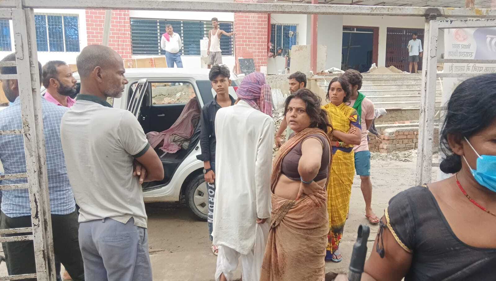 कटेया में घर में सो रहे किसान को सांप ने डसा, इलाज के लिए जाने के दौरान मौत, किसान की मौत से परिजनों में मचा कोहराम