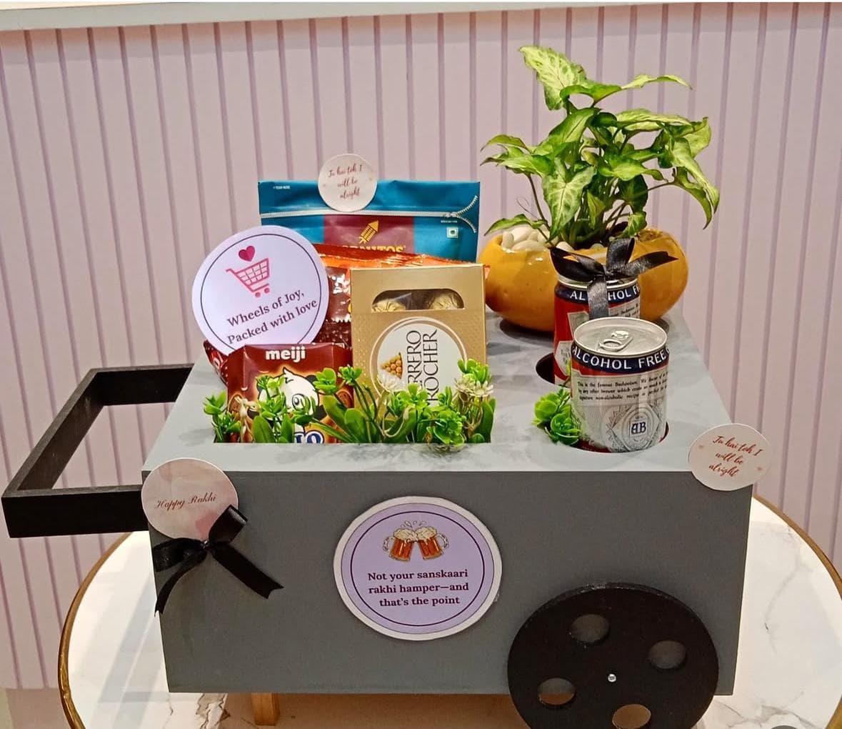 Ranchi News : एडी ब्रासलेट से लेकर म्यूजिकल राखियों तक की धूम