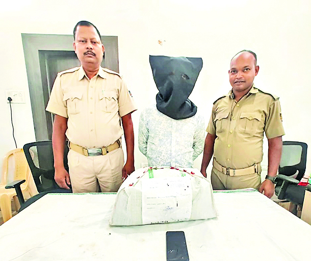 Rourkela News: चार किलो गांजा के साथ तस्कर गिरफ्तार, भेजा गया जेल