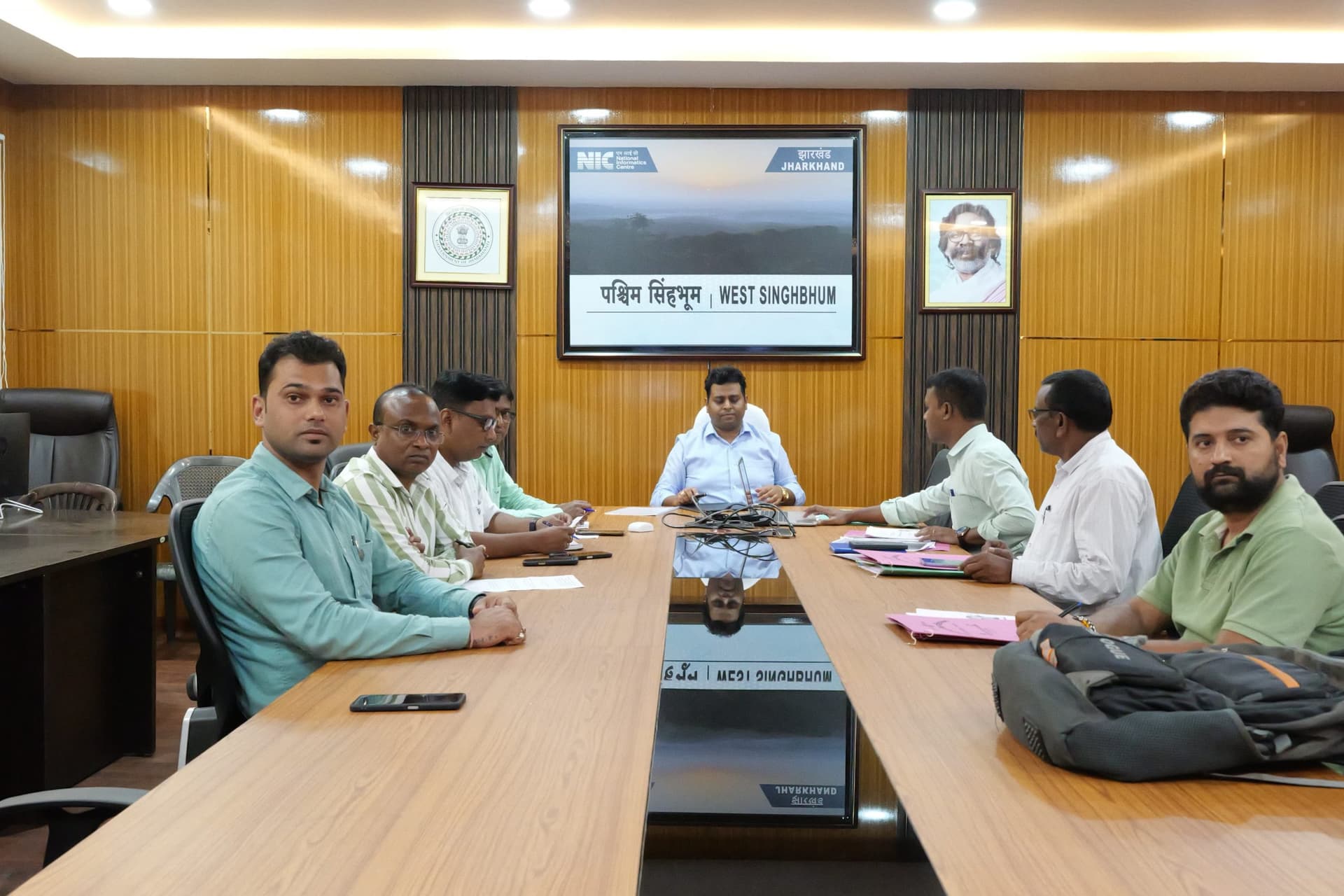 Chaibasa News : जिले में 30 सितंबर तक 1,97,310 पौधे रोपे जायेंगे : डीसी