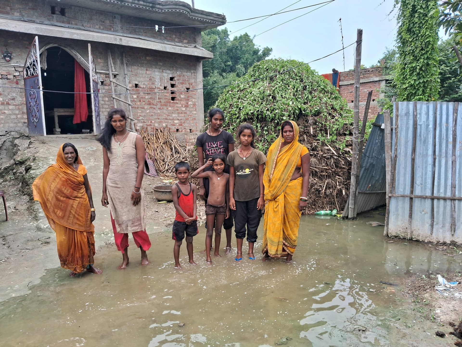 कोसी में उफान से रूपौली प्रखंड में गहराया बाढ़ का संकट, बुढिया धार टोला में दर्जनों घरों में घुसा पानी