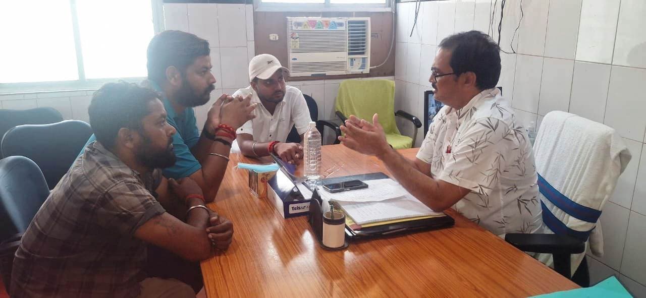 ओबरा सामुदायिक स्वास्थ्य केंद्र के डॉक्टरों पर इलाज में लापरवाही का आरोप