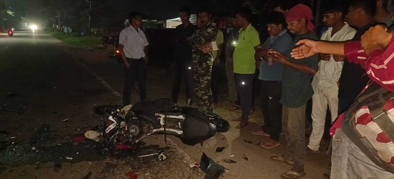 सड़क दुर्घटना में दो युवकों की मौत