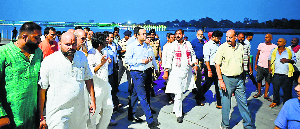 Gaya News : पंचमहला जाने वाले रास्ते में अधूरी नालियों को 20 अगस्त तक पूरा कराएं