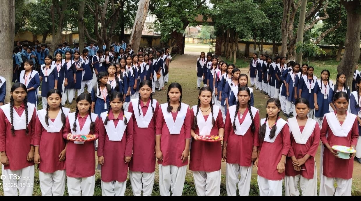 छात्राओं के बीच राखी थाली व मेहंदी प्रतियोगिता आयोजित