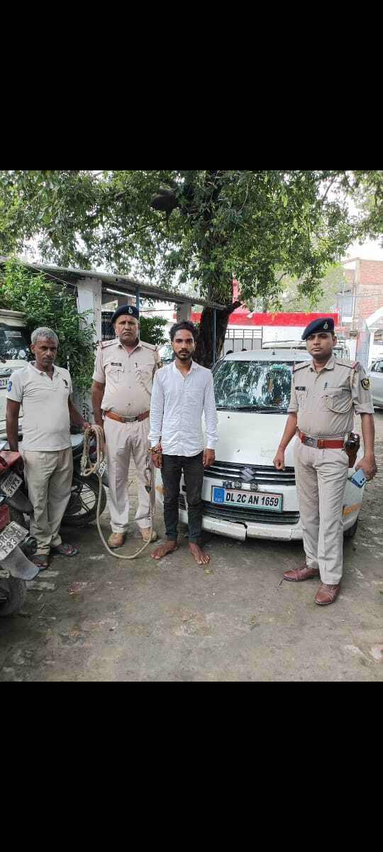 जादोपुर पुलिस ने चोरी की कार के साथ बेतिया के युवक को दबोचा, एक फरार