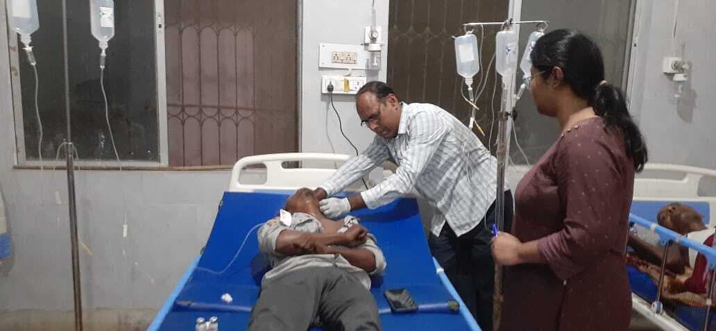 East Singhbhum News : कापागोड़ा में सांप के काटने से युवक घायल, अस्पताल में भर्ती