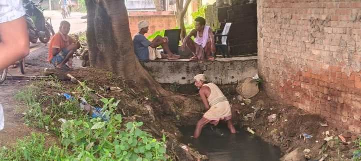 जलजमाव से त्रस्त किसानों को मिली राहत, नाला सफाई कार्य शुरू