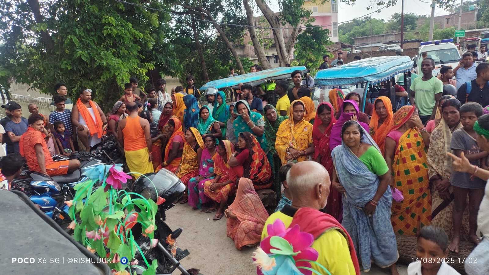 बाढ़ पीड़ितों ने किया सड़क जाम