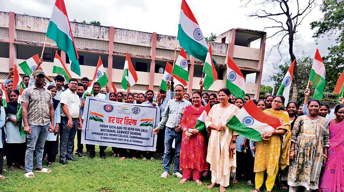 Chaibasa News : तिरंगा यात्रा निकाल दिया देशभक्ति का संदेश