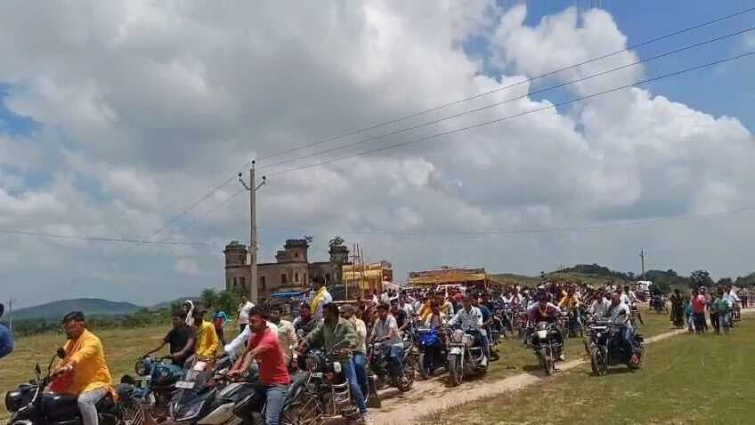 सिमुलतला में श्रीकृष्ण जन्मोत्सव के लिए निकली भव्य शोभायात्रा