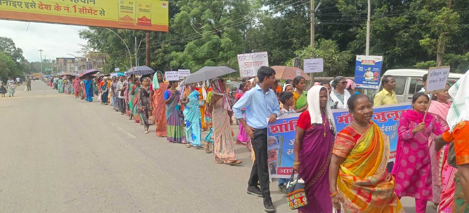 दुर्ग में दो सिस्टर के गिरफ्तारी के विरोध में ऑल चर्चेस कमेटी ने निकाला मौन जुलूस