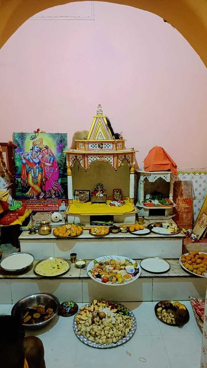 गोपाल लालजी मंदिर में भक्तों ने मनाया दही कादो का उत्सव