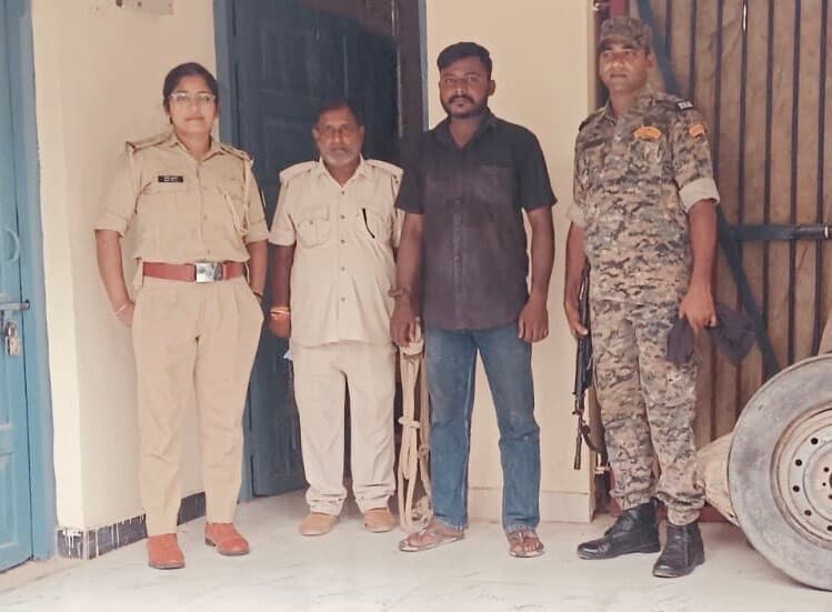 आर्म्स एक्ट के मामले में पांच साल से फरार अभियुक्त गोपालपुर थाना कैंपस में धराया