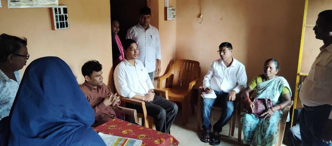 फाइलेरिया उन्मूलन के लिए लोगों को खिलाई गयी दवा