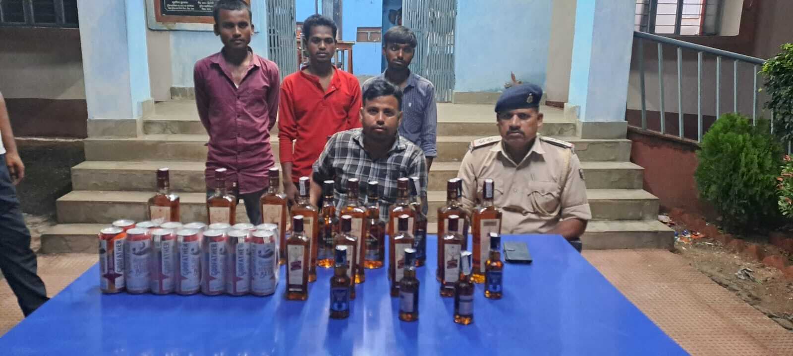 17.48 लीटर शराब के साथ तीन शराब तस्कर गिरफ्तार