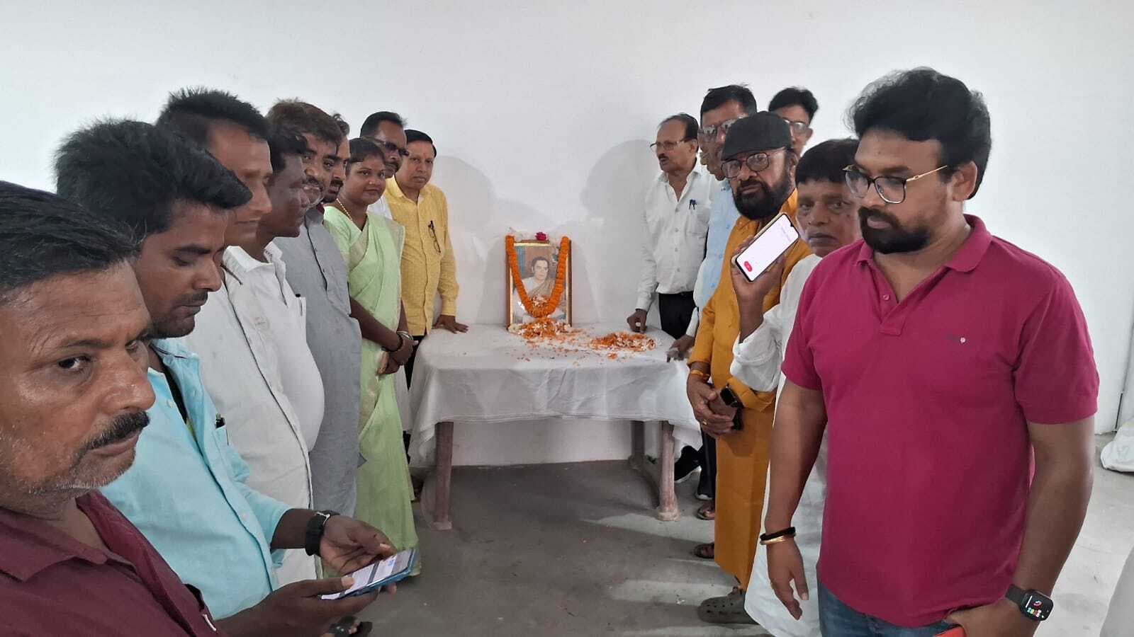 कांग्रेसियों ने जयंती पर पूर्व पीएम राजीव गांधी को किया याद