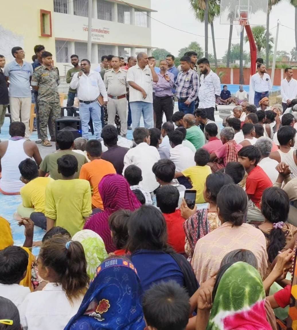 मध्य विद्यालय पिरवा में मध्याह्न भोजन में सुधार कराने को लेकर ग्रामीणों ने दिया धरना