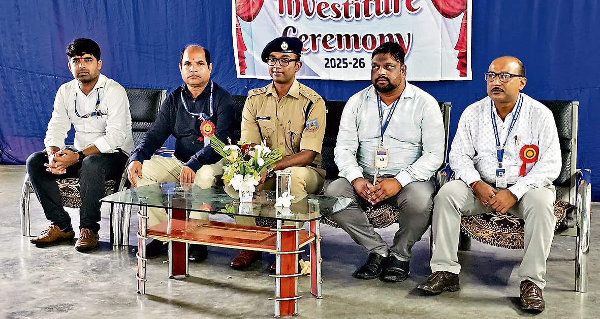 Chaibasa News : केपीएस में डीएसपी ने दिलायी हाउस कैप्टन की शपथ