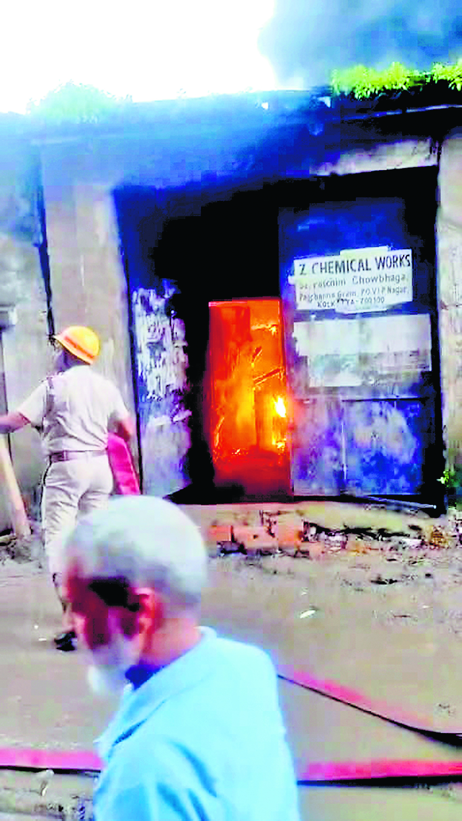 आनंदपुर : प्लास्टिक फैक्टरी में भीषण आग