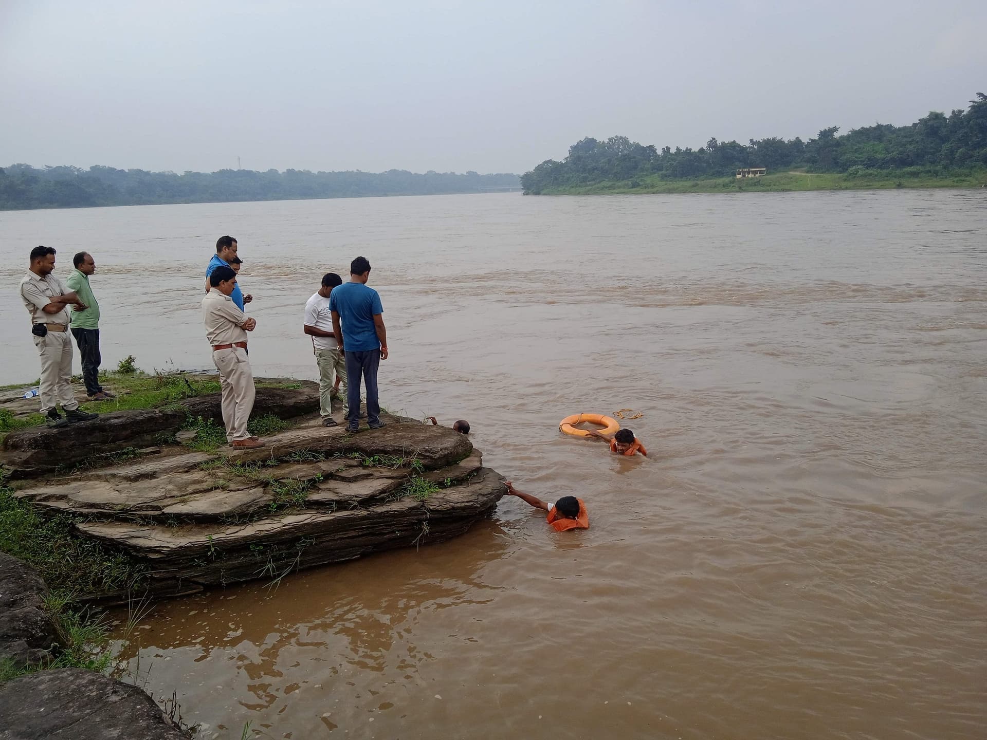 Bokaro News : नहाने के दौरान अमलाबाद ओपी के हवलदार नदी में बहे, तलाश जारी
