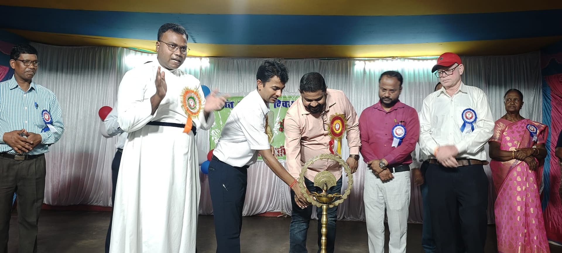 Chaibasa News : बच्चे मेहनत से पढ़ाई करें, सफलता मिलेगी : बीडीओ