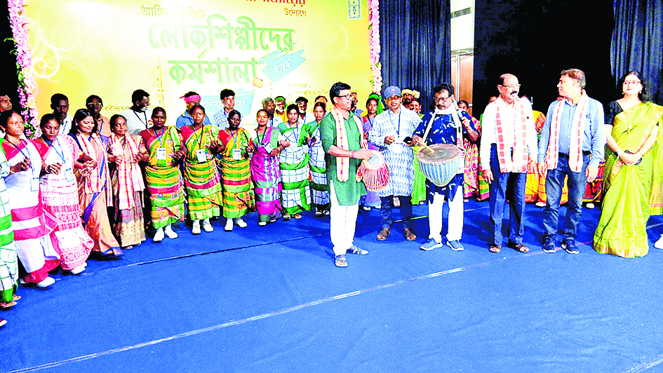 बांकुड़ा में आदिवासी नृत्य कलाकारों की हुई कार्यशाला