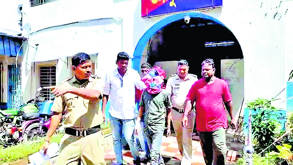 यूपी का व्यवसायी हथियार के साथ अरेस्ट