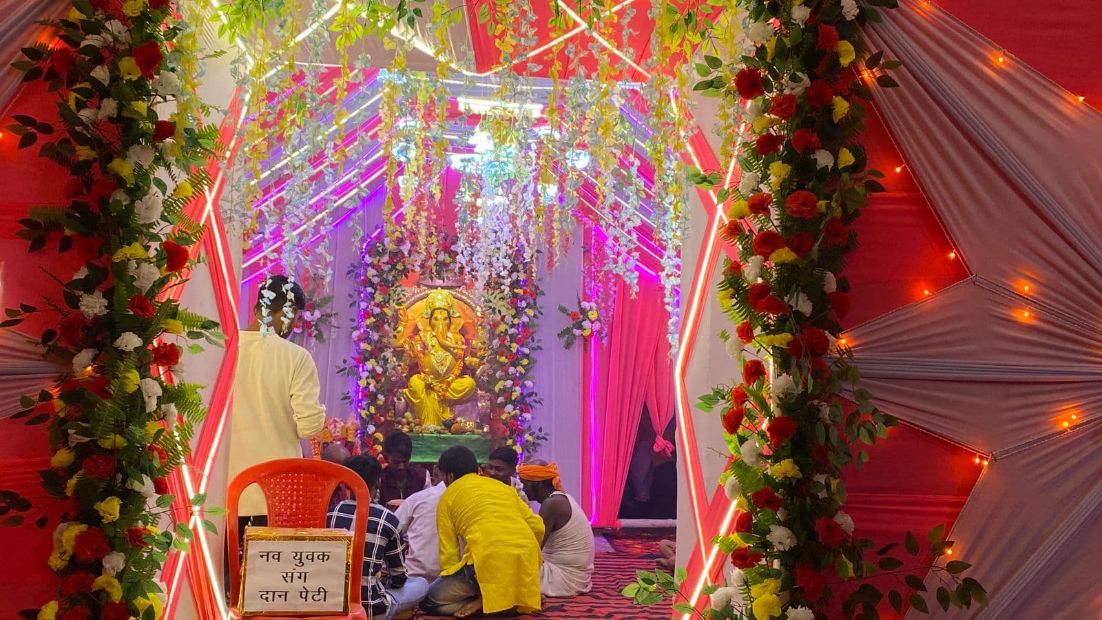 गणेश उत्सव के दूसरे दिन उमड़ी श्रद्धालुओं की भीड़