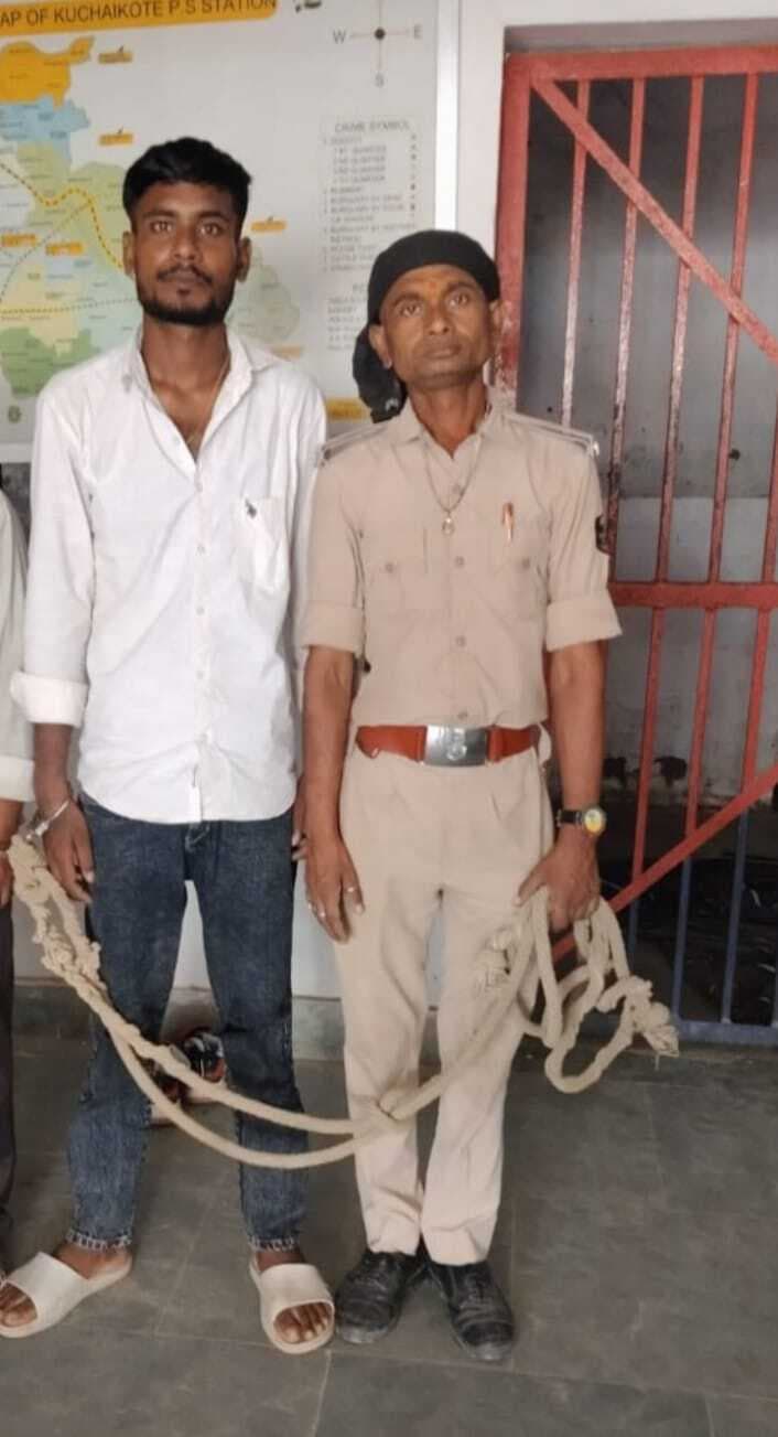 कुचयकोट में इन्वर्टर बैट्री चोरी में आरोपित गिरफ्तार, दूसरा फरार