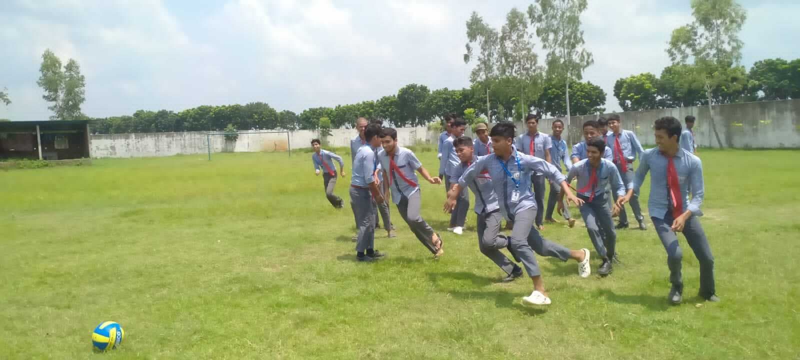 खेल दिवस, बच्चों ने फुटबॉल में दिखाया अपना दम