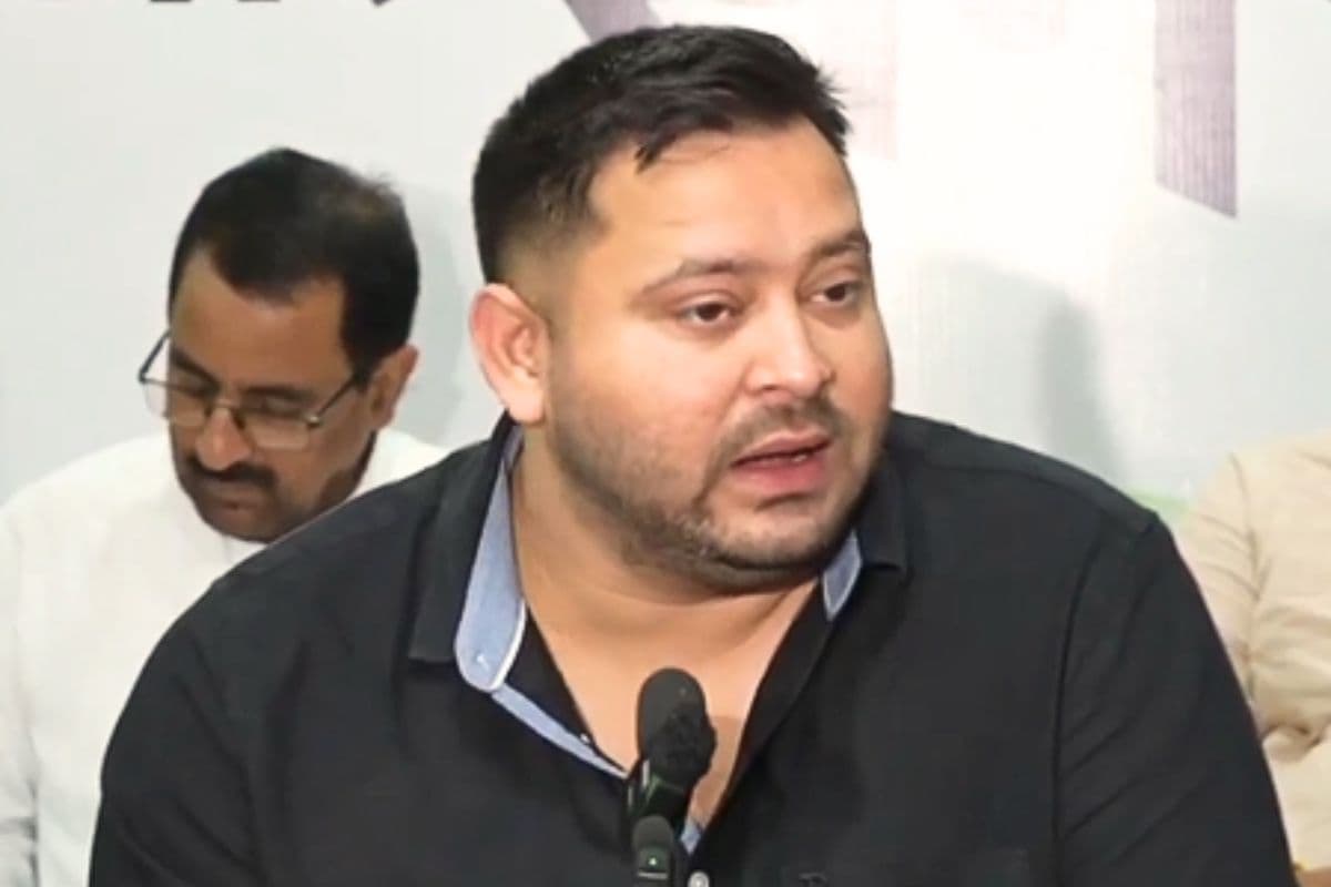 वोटर लिस्ट से नाम गायब होने का तेजस्वी ने किया दावा, DM ने कहा- लिस्ट में 416 नंबर पर है नाम और फोटो…