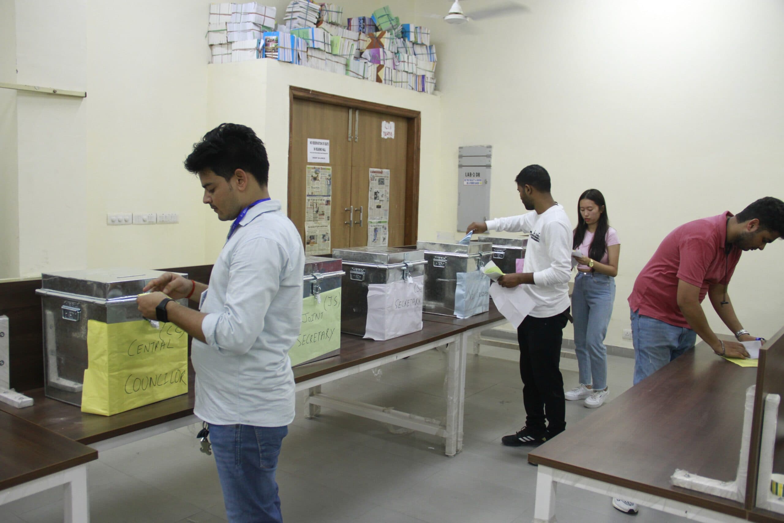 DUSU Election: दिल्ली हाईकोर्ट ने डूसू अध्यक्ष चुनाव मामले में ईवीएम सुरक्षित रखने का दिया निर्देश