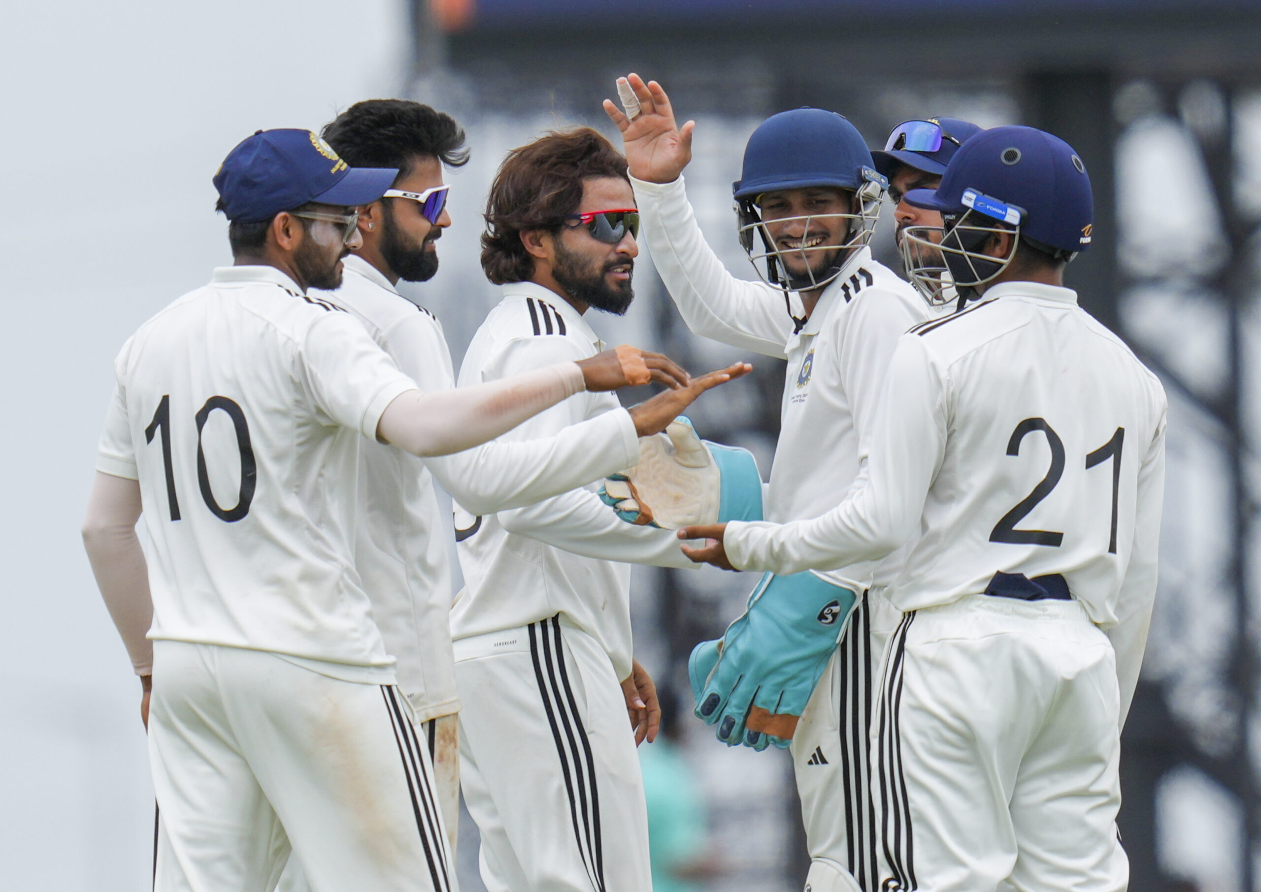 Duleep Trophy 2025 Final: पहले ही दिन 149 पर ढेर हुआ साउथ जोन, सेंट्रल जोन के इन दो गेंदबाजों ने बरपाया कहर