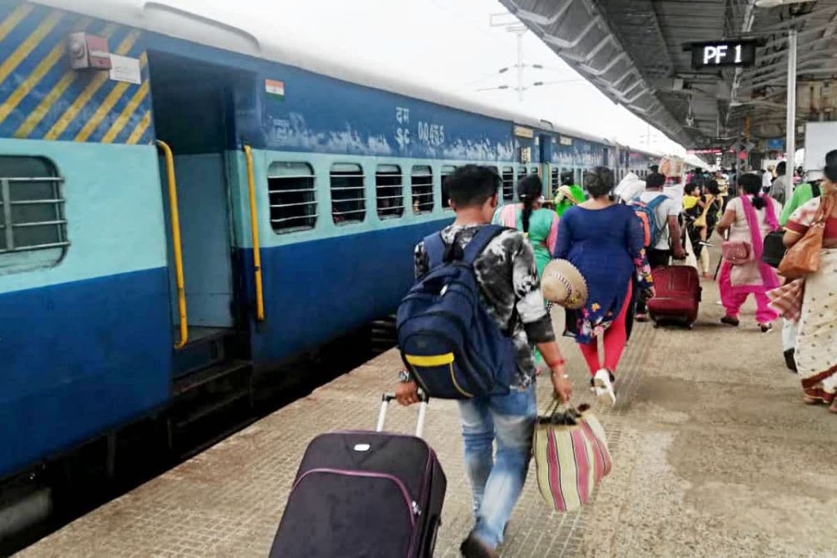 Bihar Train News: बिहार की इन 17 जोड़ी स्पेशल ट्रेनों के परिचालन समय में विस्तार, दिसंबर तक मिलेगी नॉन स्टॉप सुविधा