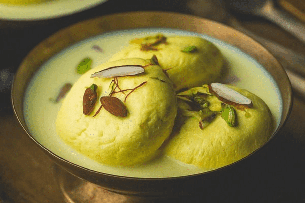 Bread Chum-Chum Recipe: ब्रेड से बनाएं मुलायम और रसभरी – ब्रेड चमचम